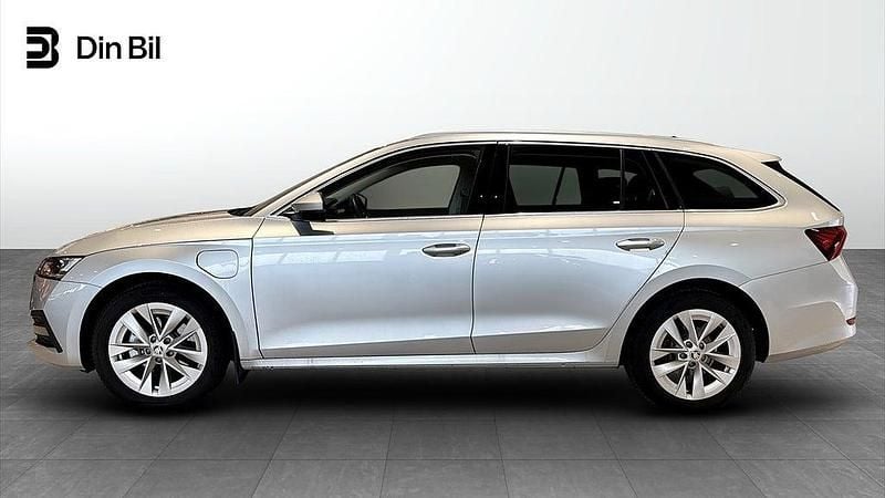 Begagnad Skoda Octavia Ambition 150 HK (110 kW) 2023 Ljusgrå Kombi