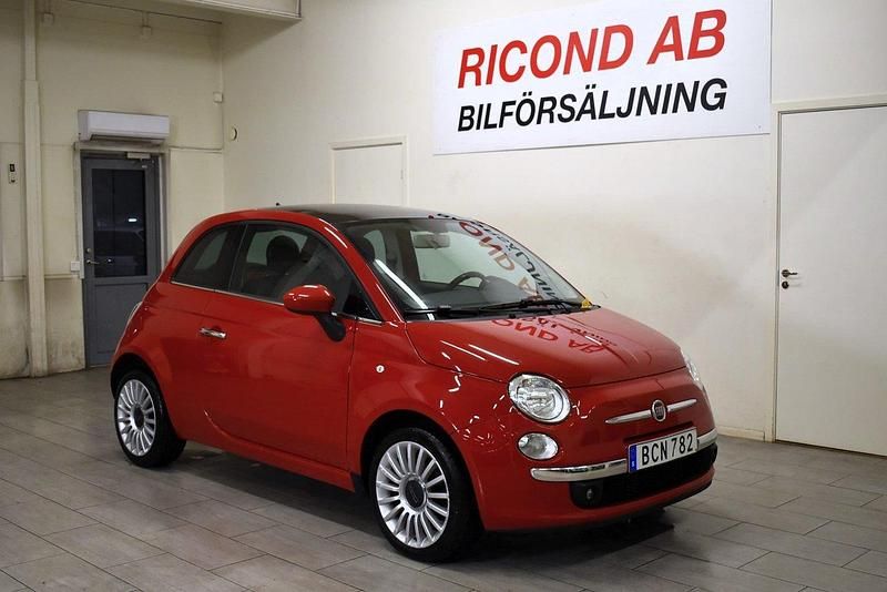 Röd Begagnad 2014 Fiat 500 Halvkombi | 79 900 kr (Lite dyr) - Bild 1/4