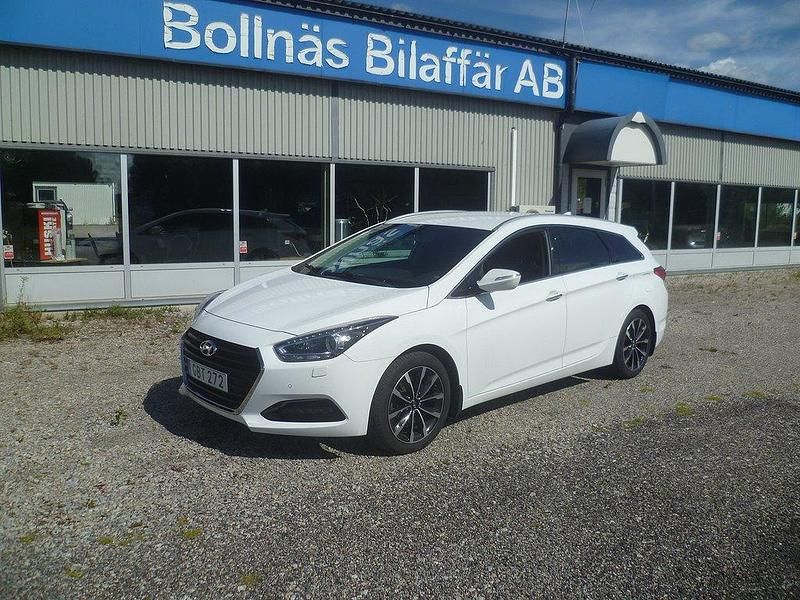 Vit Begagnad 2015 Hyundai i40 Kombi | 129 000 kr (Marknadspris) - Bild 1/4