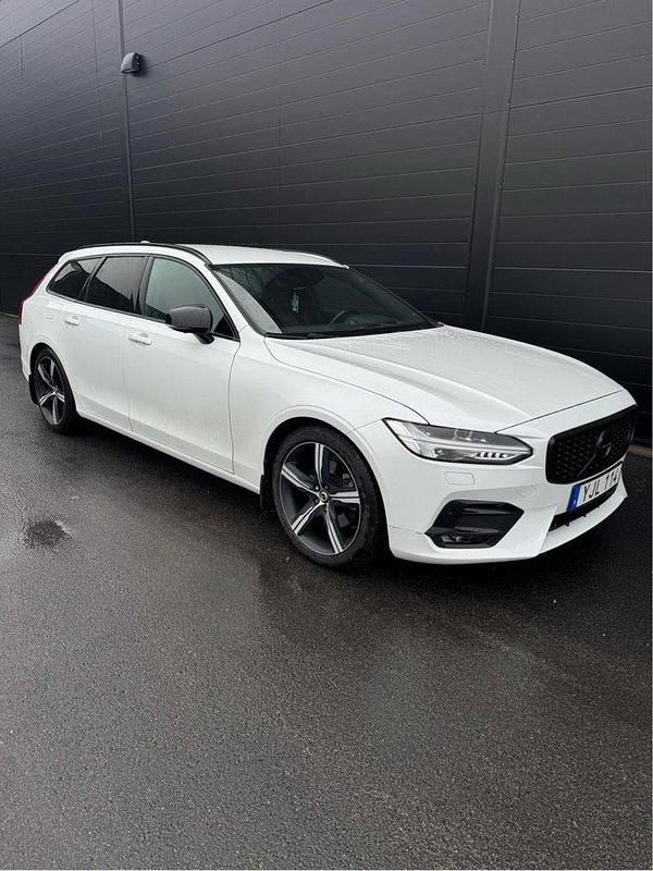 Vit Begagnad 2017 Volvo V90 R-Design Kombi | 349 900 kr (Marknadspris) - Bild 1/4