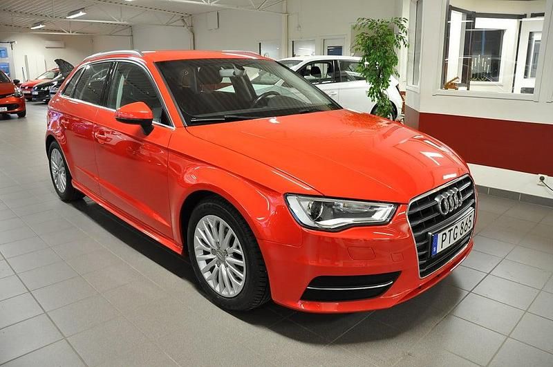 Misanoröd Begagnad 2015 Audi A3 Sportback Halvkombi | 119 500 kr (Marknadspris) - Bild 1/4