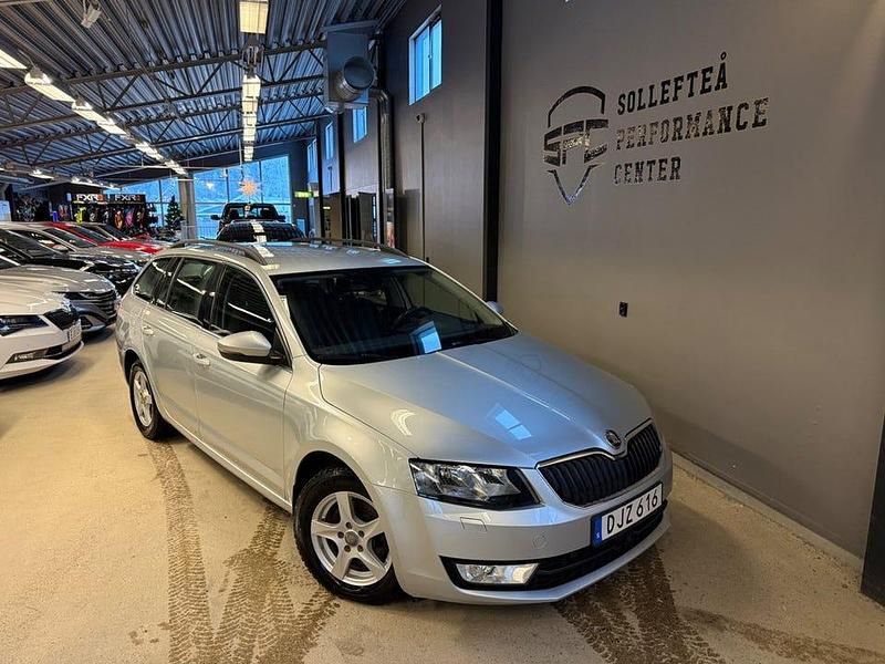 Silver Begagnad 2016 Skoda Octavia Ambition Kombi | 114 900 kr (Marknadspris) - Bild 1/4