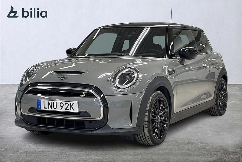 Begagnad Mini Cooper Essential 135 kW (184 HK) 2022 Moonwalk grey met Halvkombi
