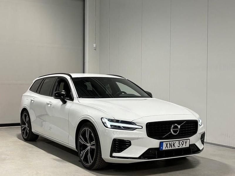 Begagnad Volvo V60 R-Design 392 HK (288 kW) 2022 Vit Kombi