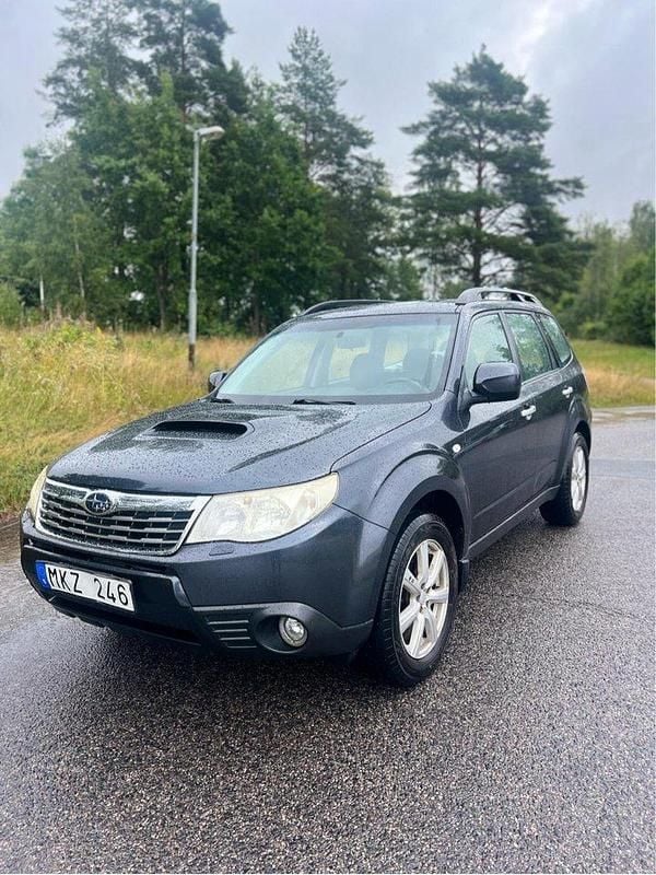 Grå Begagnad 2010 Subaru Forester SUV | 35 000 kr (Marknadspris) - Bild 1/4