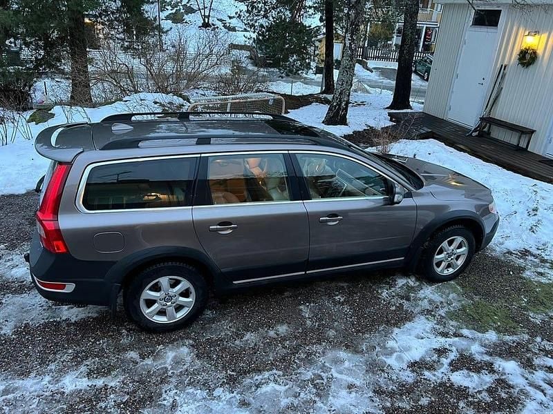 Oyster grey metallic Begagnad 2012 Volvo XC70 Summum Kombi | 120 000 kr (Marknadspris) - Bild 1/4