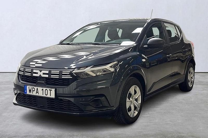 Grå Begagnad 2022 Dacia Sandero Essentiel Halvkombi | 139 900 kr (Marknadspris) - Bild 1/4