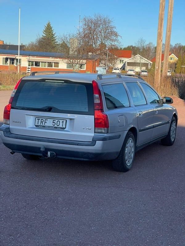Begagnad 2003 Volvo V70 Kombi | 30 000 kr (Bra pris) - Bild 1/4