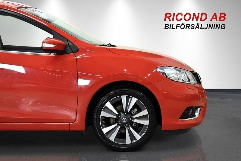 Begagnad Nissan Pulsar 116 HK (85 kW) 2016 Röd Halvkombi