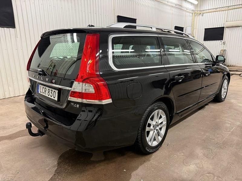 Begagnad Volvo V70 Standard 190 HK (139 kW) 2015 Svart Kombi