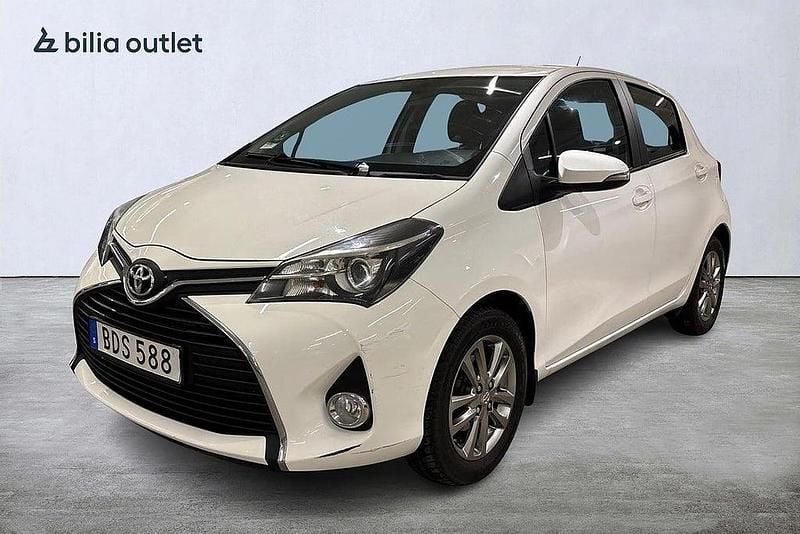 Vit Begagnad 2014 Toyota Yaris Active Halvkombi | 69 900 kr (Bra pris) - Bild 1/4