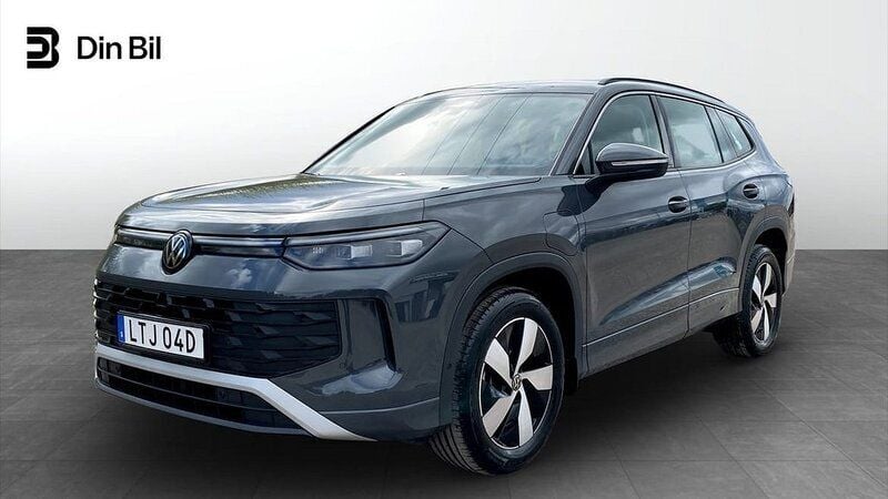 Grå (dolphin grey metallic) Ny 2025 VW Tayron Life SUV | 529 900 kr (Bra pris) - Bild 1/4