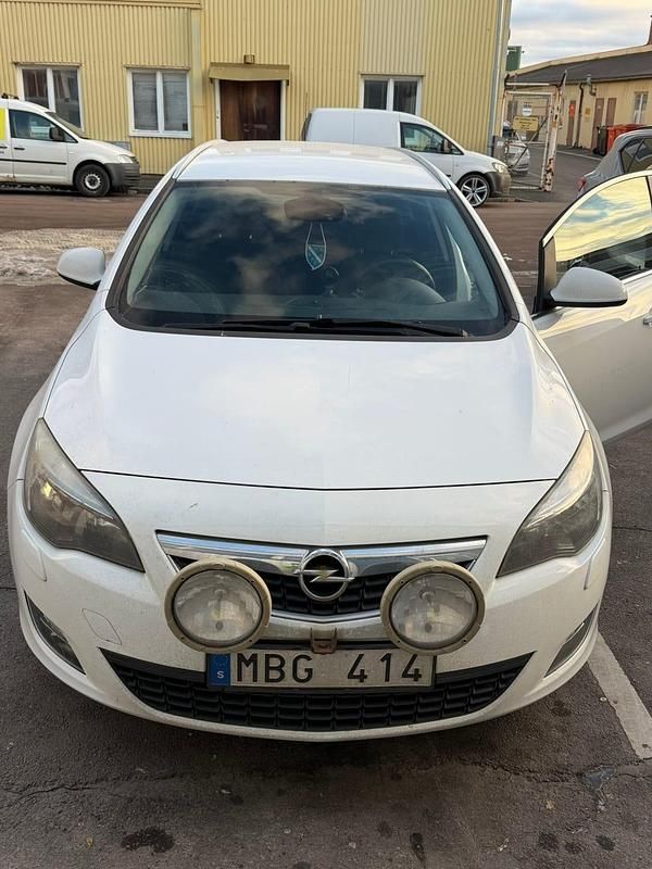 Begagnad 2012 Opel Astra Kombi | 35 000 kr (Marknadspris) - Bild 1/4