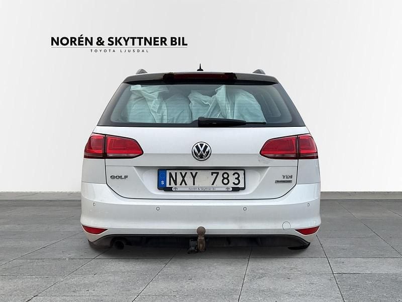 Begagnad VW Golf VII 106 HK (77 kW) 2013 Vit Kombi