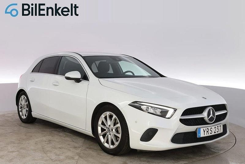 Vit Begagnad 2018 Mercedes A200 Halvkombi | 258 900 kr (Marknadspris) - Bild 1/4