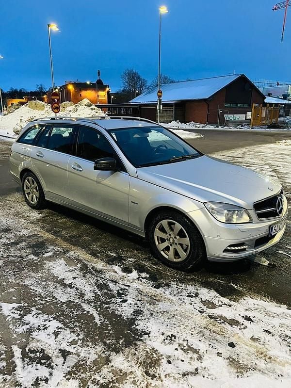 Begagnad Mercedes C180 156 HK (114 kW) 2011