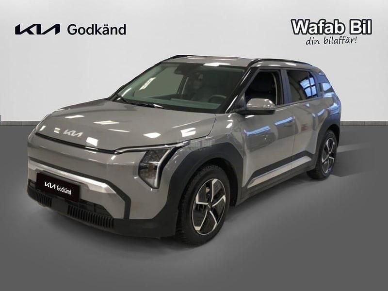 Grå Begagnad 2025 Kia EV3 Plus SUV | 449 000 kr (Marknadspris) - Bild 1/4