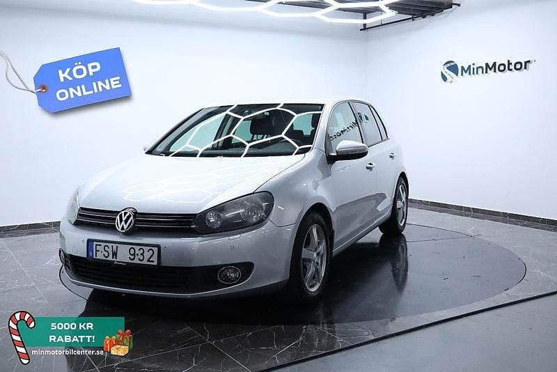 Silver Begagnad 2011 VW Golf VI Halvkombi | 74 900 kr (Marknadspris) - Bild 1/4