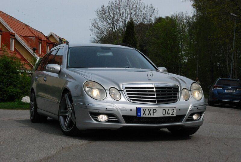 Silver Begagnad 2003 Mercedes E240 Kombi | 30 000 kr (Lite dyr) - Bild 1/4