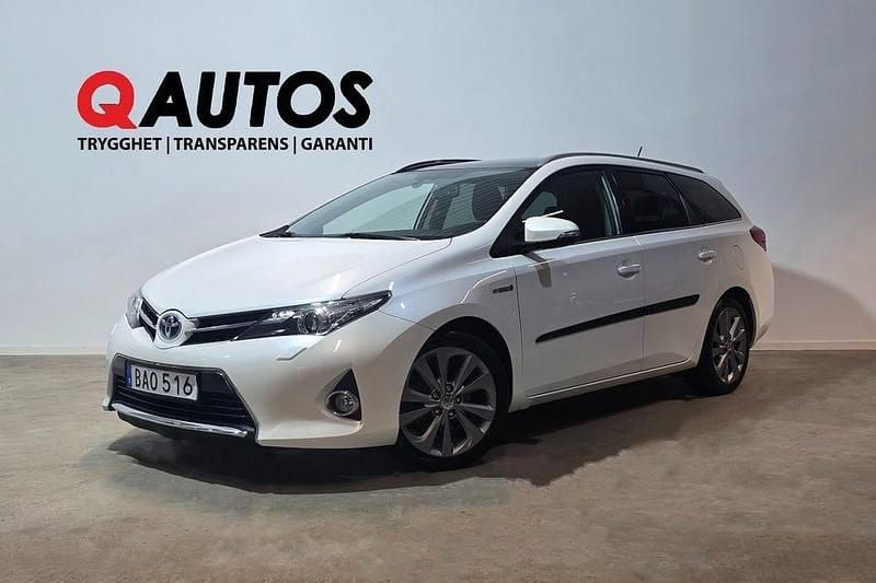 Vit Begagnad 2014 Toyota Auris Touring Sports Kombi | 153 900 kr (Marknadspris) - Bild 1/3