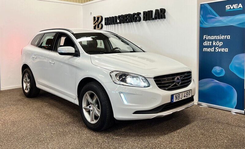 Vit Begagnad 2016 Volvo XC60 Momentum SUV | 189 900 kr (Bra pris) - Bild 1/4