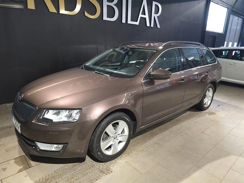 Begagnad Skoda Octavia Ambition 150 HK (110 kW) 2016 Mörkbrun Halvkombi