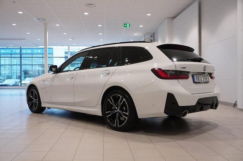 Begagnad BMW 330 M Sport 292 HK (214 kW) 2025 Alpinvit Kombi