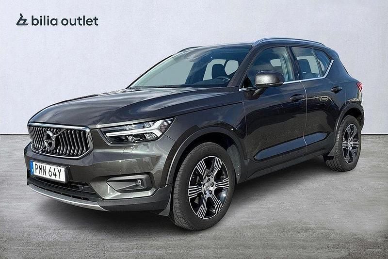 Mörkgrå (grå) Begagnad 2019 Volvo XC40 Inscription SUV | 269 900 kr (Marknadspris) - Bild 1/4