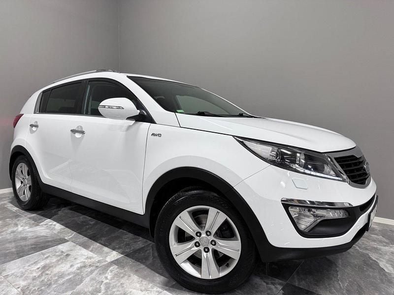 Vit Begagnad 2011 Kia Sportage SUV | 79 900 kr (Marknadspris) - Bild 1/4