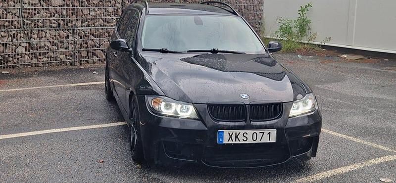 Begagnad BMW 330 231 HK (169 kW) 2006 Kombi