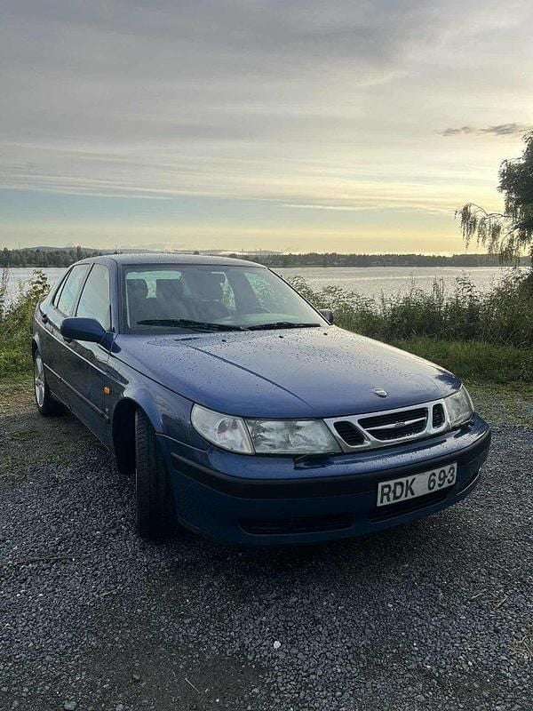 Blå Begagnad 2000 Saab 9-5 Sedan | 13 000 kr (Marknadspris) - Bild 1/4