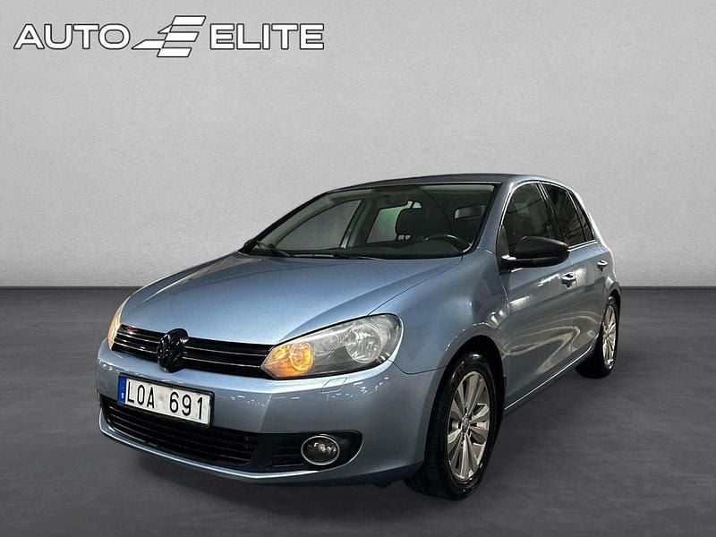 Ljusblå Begagnad 2010 VW Golf VI Halvkombi | 66 800 kr (Marknadspris) - Bild 1/4