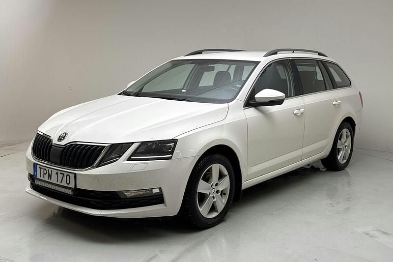 Vit Begagnad 2018 Skoda Octavia Kombi | 159 000 kr (Lite dyr) - Bild 1/4