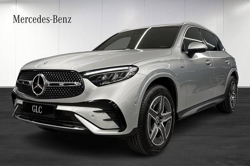 Ny 2025 Mercedes GLC300e Advanced SUV | 797 750 kr (Marknadspris) - Bild 1/4