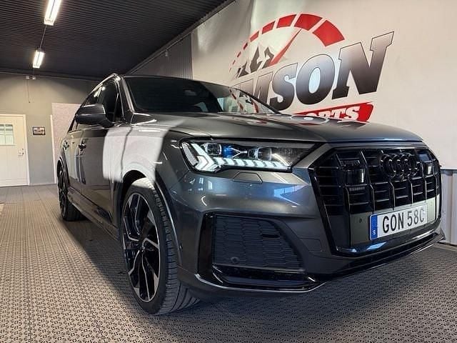 Grå Begagnad 2020 Audi Q7 S-Line SUV | 529 900 kr (Marknadspris) - Bild 1/4