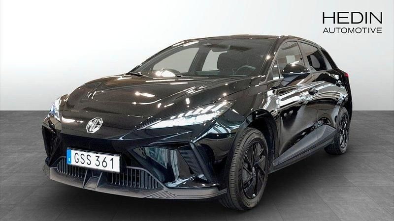 Svart (black) Begagnad 2023 MG MG4 EV Halvkombi | 249 900 kr (Marknadspris) - Bild 1/4