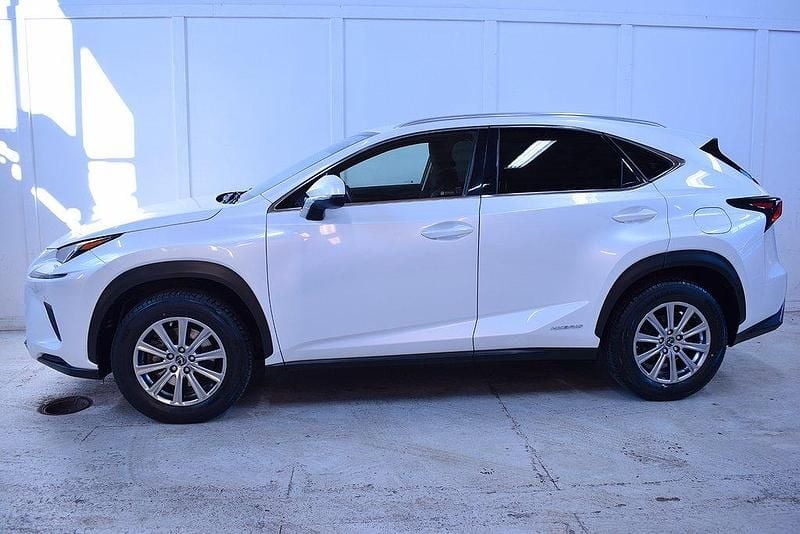 Vit Begagnad 2019 Lexus NX300h SUV | 264 900 kr (Marknadspris) - Bild 1/4