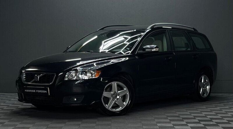 Svart Begagnad 2008 Volvo V50 Momentum Kombi | 39 900 kr (Bra pris) - Bild 1/4