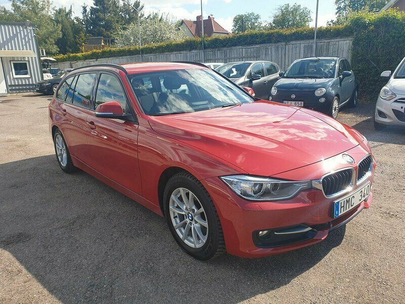 Röd Begagnad 2012 BMW 320 Sport Line Kombi | 120 000 kr (Lite dyr) - Bild 1/4