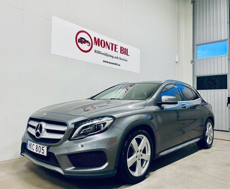 Mörkgrå Begagnad 2015 Mercedes GLA200 AMG SUV | 179 900 kr (Marknadspris) - Bild 1/4