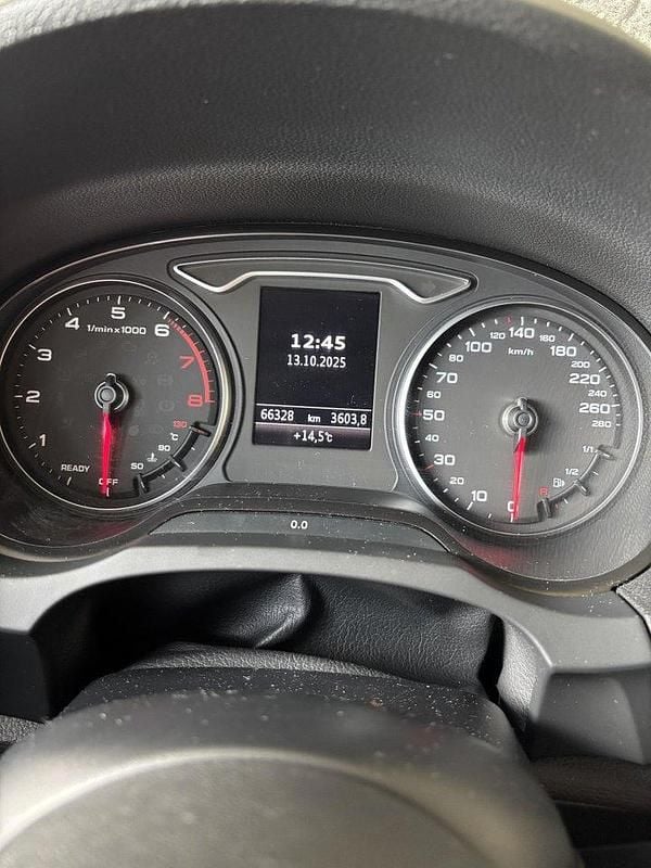Svart Begagnad 2018 Audi A3 Sportback Proline Halvkombi | 180 000 kr (Bra pris) - Bild 1/4