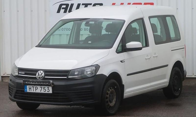 Vit Begagnad 2017 VW Caddy Minibuss | 79 900 kr - Bild 1/4