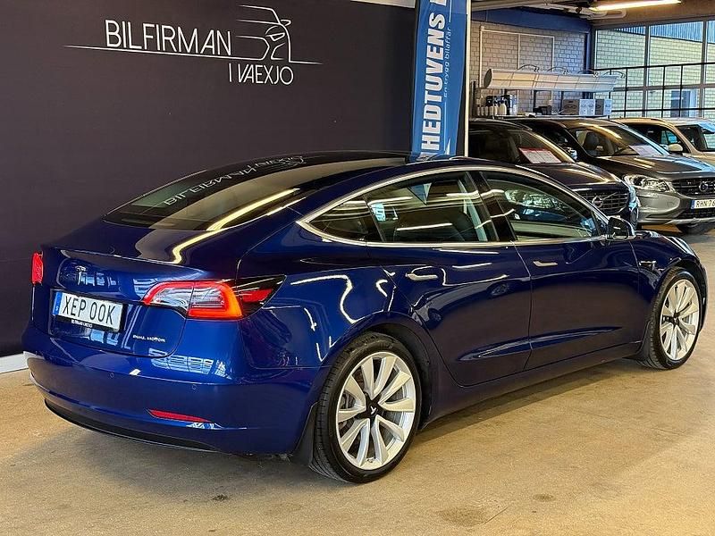 Begagnad Tesla Model 3 Long Range AWD 339 kW (462 HK) 2019 Blå Sedan