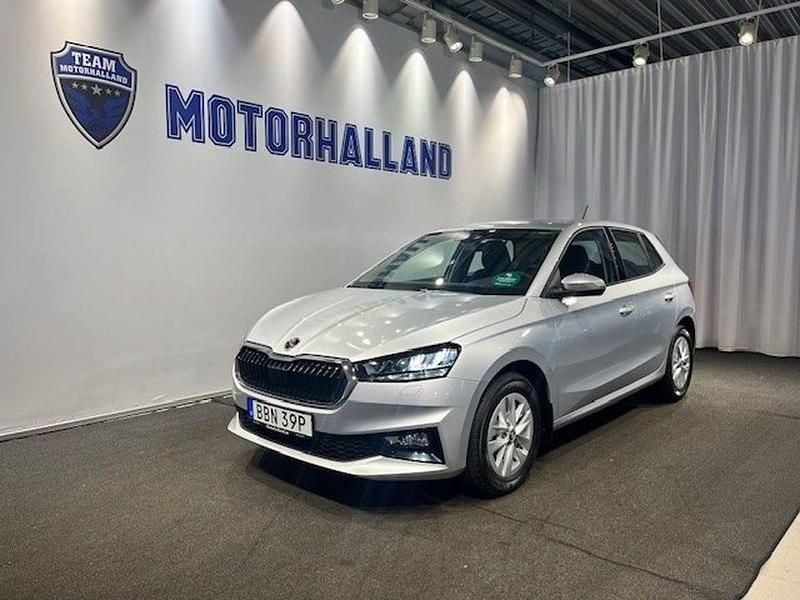 Silver Ny 2025 Skoda Fabia Selection Halvkombi | 269 300 kr (Marknadspris) - Bild 1/4