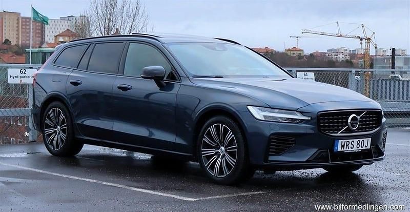 Mörkblå metallic Begagnad 2022 Volvo V60 R-Design Kombi | 449 000 kr (Lite dyr) - Bild 1/4