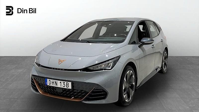 Ljusgrå Begagnad 2023 Cupra Born e-Boost Halvkombi | 279 900 kr (Marknadspris) - Bild 1/4