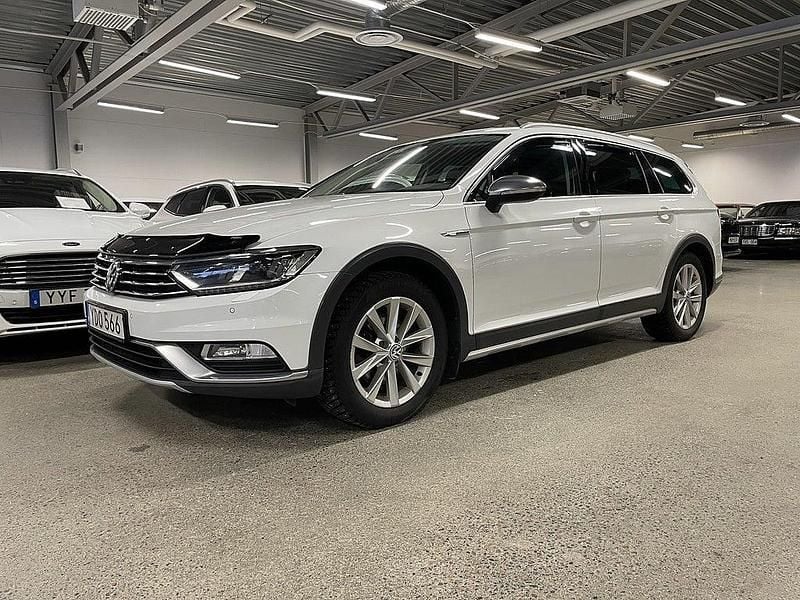 Vit Begagnad 2016 VW Passat Alltrack Kombi | 164 900 kr (Marknadspris) - Bild 1/4