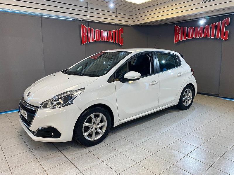 Vit Begagnad 2017 Peugeot 208 Active Halvkombi | 104 900 kr (Marknadspris) - Bild 1/4