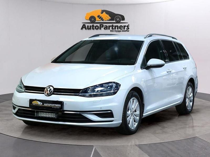 Begagnad VW Golf VII 110 HK (80 kW) 2018 Vit Kombi