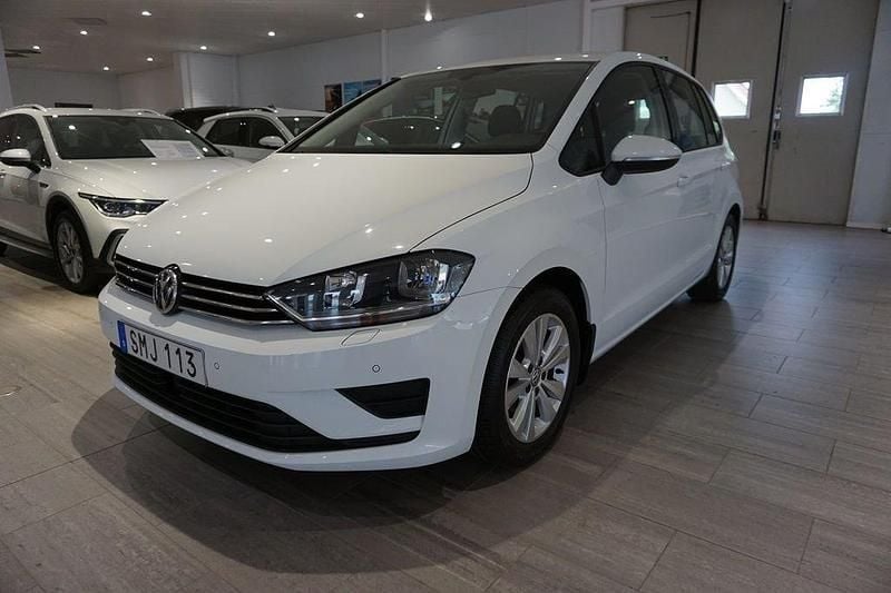 Vit Begagnad 2017 VW Golf VII Kombi | 159 000 kr (Marknadspris) - Bild 1/4